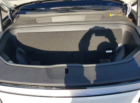 7PDSGABA6RN036431 2024 RIVIAN R1S White Engine compartment view