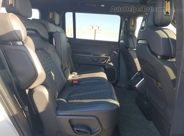 7PDSGABA6RN036431 2024 RIVIAN R1S White Rear interior view