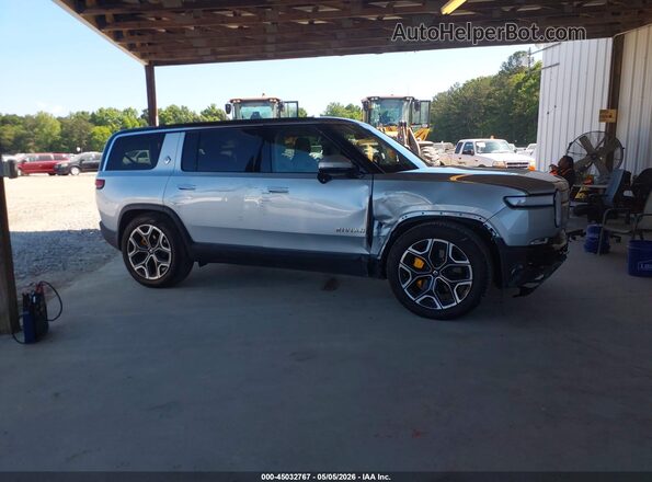 7PDSGABAXPN006829 2023 RIVIAN R1S Серый Вид задней части салона