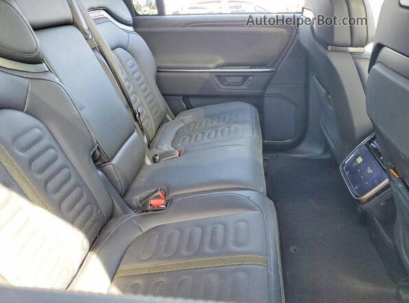 7PDSGBBA6SN051202 2025 RIVIAN R1S Silver Widok tylnych siedzeń