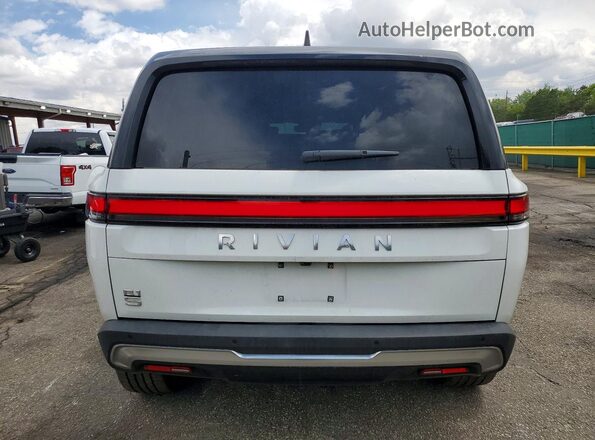 7PDSGCBAXRN031597 2024 RIVIAN R1S White Вид ззаду