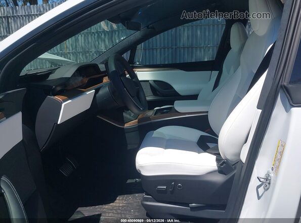 7SAXCAE58SF471286 2025 TESLA MODEL X White Widok wnętrza z przodu