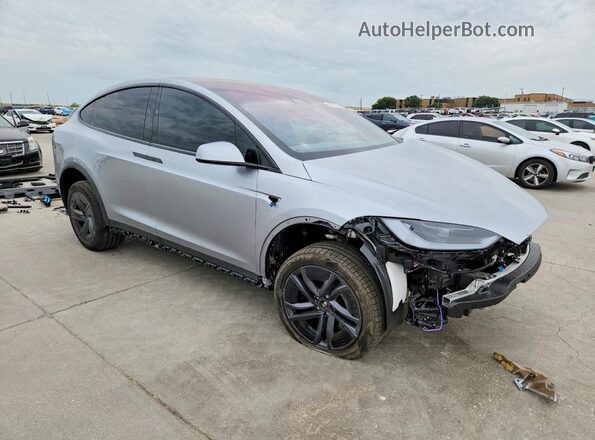 7SAXCBE54TF480395 2026 TESLA MODEL Серебряный Передняя правая четверть