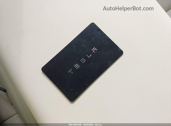 7SAXCBE55SF469002 2025 TESLA MODEL X White Widok deski rozdzielczej