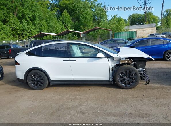 7SAXCBE55SF469002 2025 TESLA MODEL X White Widok wnętrza z tyłu