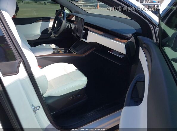 7SAXCBE57NF361677 2022 TESLA MODEL X Белый Вид салона спереди
