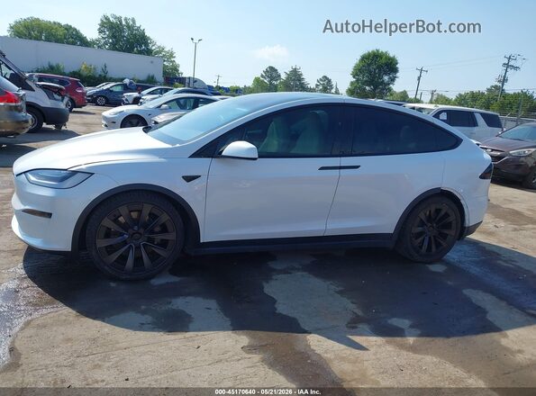 7SAXCBE57NF361677 2022 TESLA MODEL X Белый Панорамный вид салона 360°
