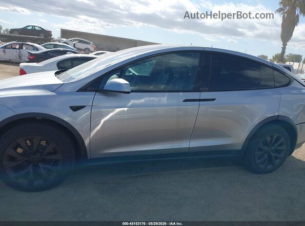 7SAXCBE5XSF469741 2025 TESLA MODEL X Silver Rear interior view