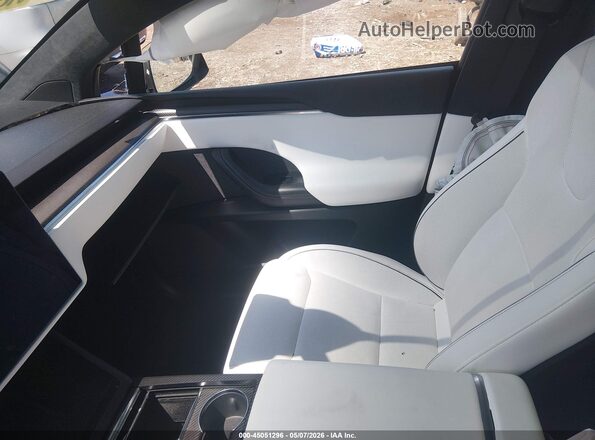 7SAXCBE60PF426137 2023 TESLA MODEL X Red Front interior view