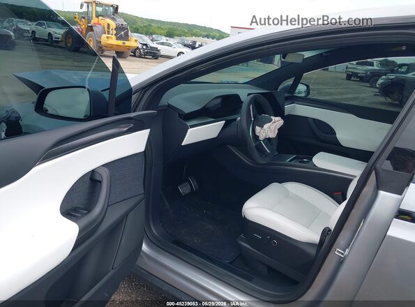 7SAXCBE61TF486454 2026 TESLA MODEL X Silver Vista interior trasera