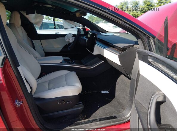 7SAXCBE62NF354659 2022 TESLA MODEL X Red Widok wnętrza z przodu