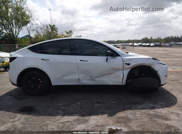 7SAYGAEE0PF706313 2023 TESLA MODEL Y White Widok zestawu wskaźników