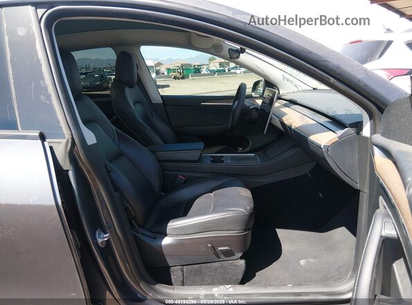 7SAYGAEE2PF668955 2023 TESLA MODEL Y Gray Սալոնի դիմացի տեսք