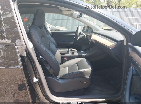 7SAYGAEE3PF770054 2023 TESLA MODEL Y Black Widok wnętrza z przodu