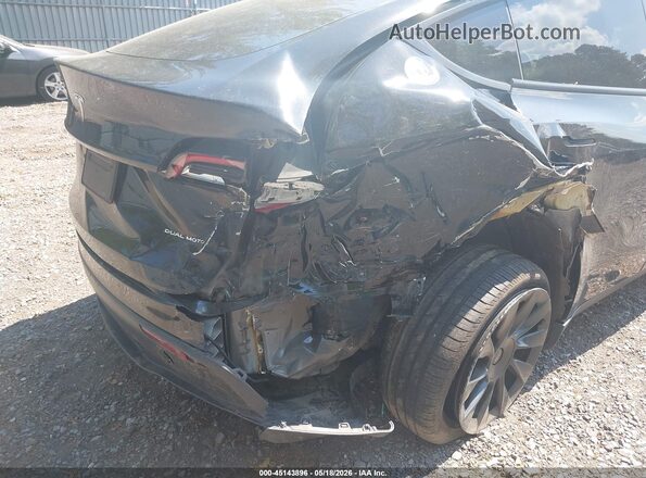 7SAYGAEE3PF770054 2023 TESLA MODEL Y Black Widok z przodu