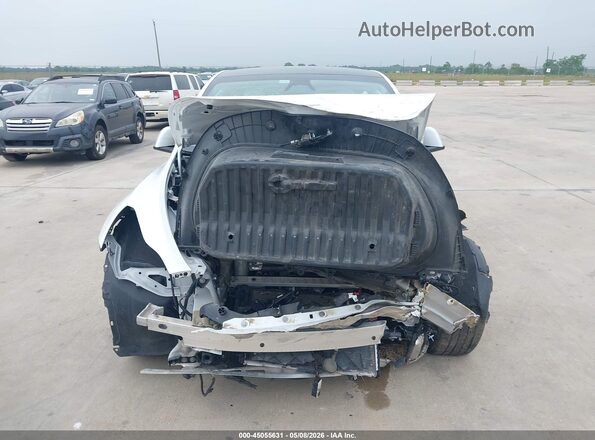 7SAYGAEE3PF896852 2023 TESLA MODEL Y Белый Вид панели приборов