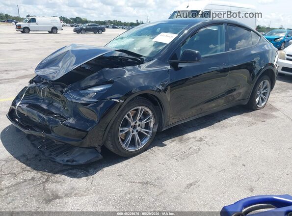7SAYGAEE3RF024271 2024 TESLA MODEL Y Black Vista tres cuartos delantera izquierda