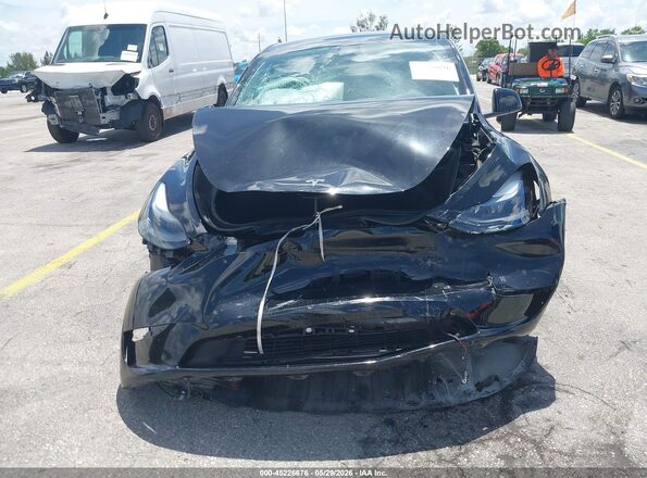 7SAYGAEE3RF024271 2024 TESLA MODEL Y Black Vista frontal