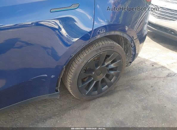 7SAYGAEE7PF946880 2023 TESLA MODEL Y Blue Widok z przodu