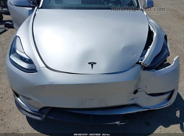 7SAYGAEE7RF169751 2024 TESLA MODEL Y Silver 