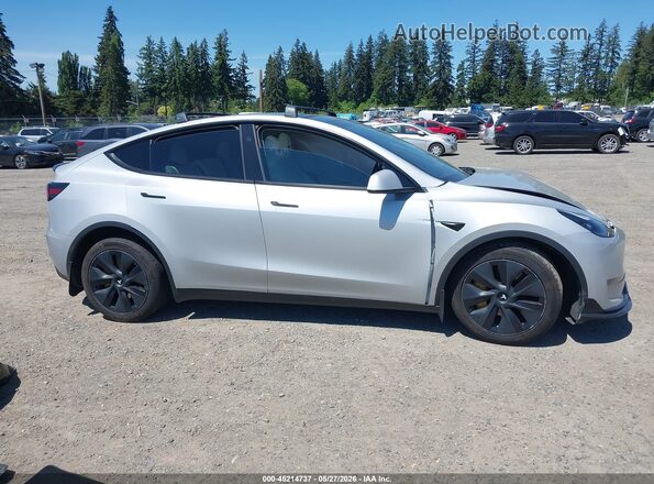 7SAYGAEE7RF169751 2024 TESLA MODEL Y Silver 
