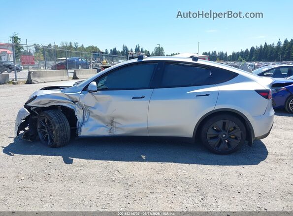 7SAYGAEE7RF169751 2024 TESLA MODEL Y Silver 