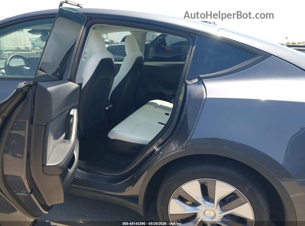 7SAYGAEEXPF907586 2023 TESLA MODEL Y Gray Widok naklejki z numerem VIN