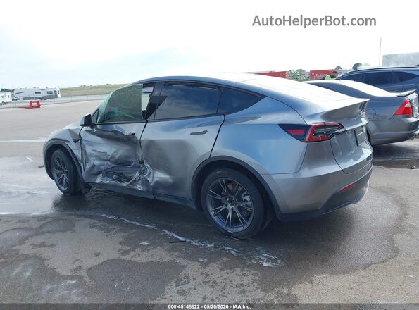 7SAYGAEEXRF210311 2024 TESLA MODEL Y Gray Vista interior trasera