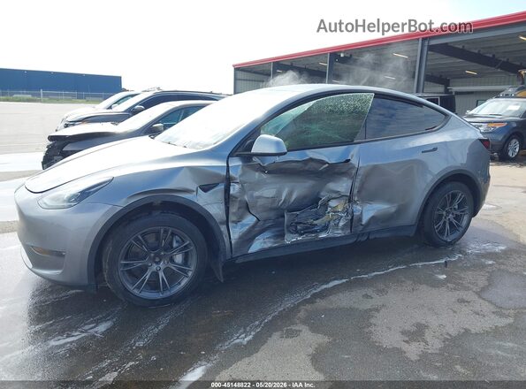 7SAYGAEEXRF210311 2024 TESLA MODEL Y Gray Vista frontal