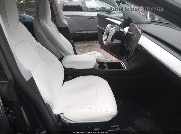 7SAYGDED0RF093475 2024 TESLA MODEL Y Black Front interior view
