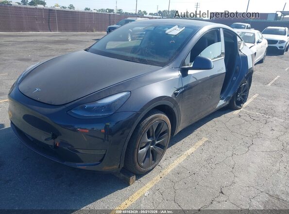 7SAYGDED0RF114468 2024 TESLA MODEL Y Gray Przód lewy
