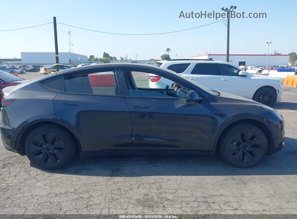 7SAYGDED0RF114468 2024 TESLA MODEL Y Gray Widok wnętrza 360 stopni