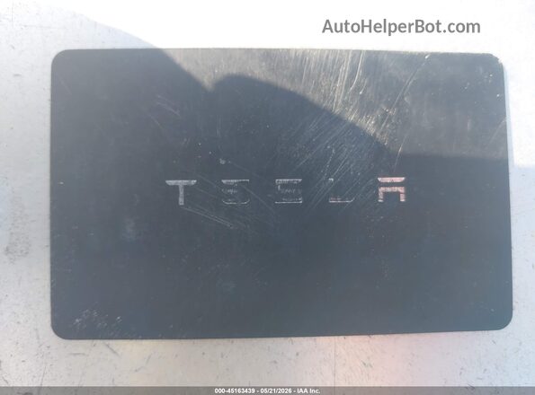 7SAYGDED0RF114468 2024 TESLA MODEL Y Gray Widok deski rozdzielczej