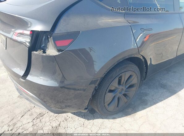 7SAYGDED0RF114468 2024 TESLA MODEL Y Gray 