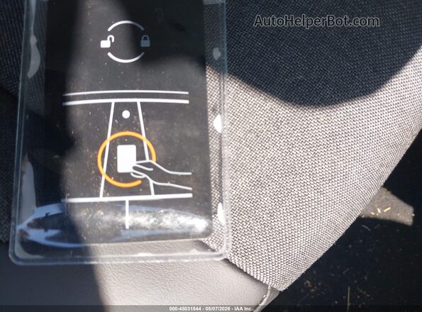 7SAYGDED0TA600380 2026 TESLA MODEL Y Gray Widok deski rozdzielczej