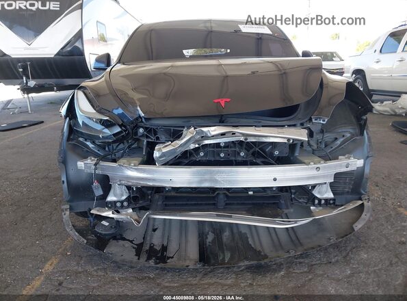 7SAYGDED1RF055737 2024 TESLA MODEL Y Gray Սալոնի հետևի տեսք