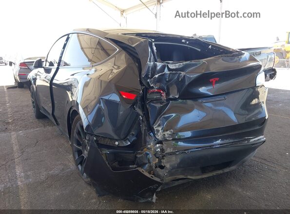 7SAYGDED1RF055737 2024 TESLA MODEL Y Gray Դիմացի տեսք