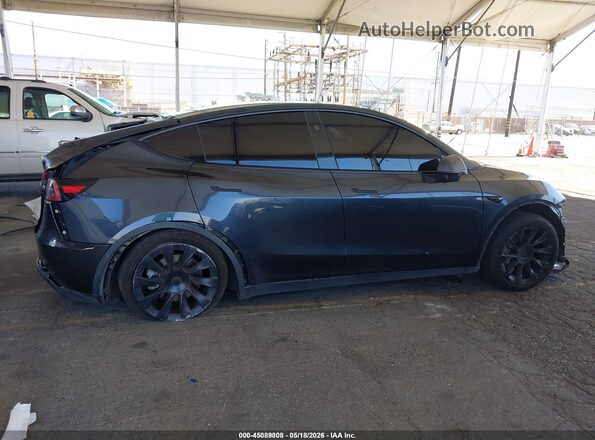7SAYGDED1RF055737 2024 TESLA MODEL Y Gray Սալոնի 360 աստիճան տեսք