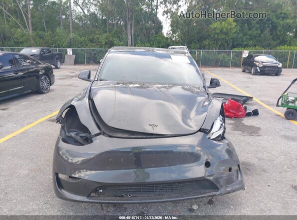 7SAYGDED1RF162285 2024 TESLA MODEL Y Gray Front view