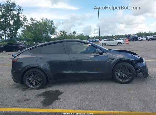 7SAYGDED1RF162285 2024 TESLA MODEL Y Gray Dashboard view