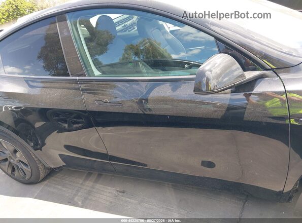 7SAYGDED1SF321375 2025 TESLA MODEL Y Black 360 interior view