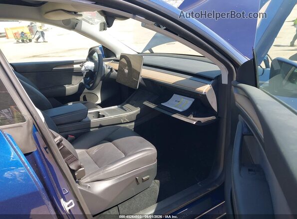 7SAYGDED2RF003579 2024 TESLA MODEL Y Blue Սալոնի դիմացի տեսք