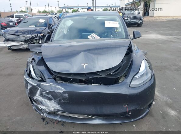 7SAYGDED2SF279122 2025 TESLA MODEL Y Gray Vista frontal