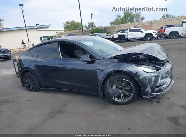 7SAYGDED2SF279122 2025 TESLA MODEL Y Gray Vista interior trasera