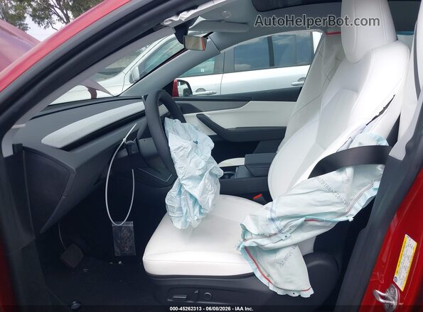 7SAYGDED2TA446898 2026 TESLA MODEL Y Burgundy წინა სალონის ხედი