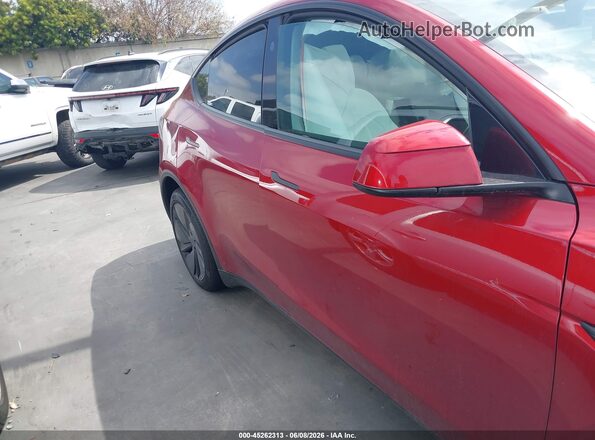7SAYGDED2TA446898 2026 TESLA MODEL Y Burgundy უკანა სალონის ხედი