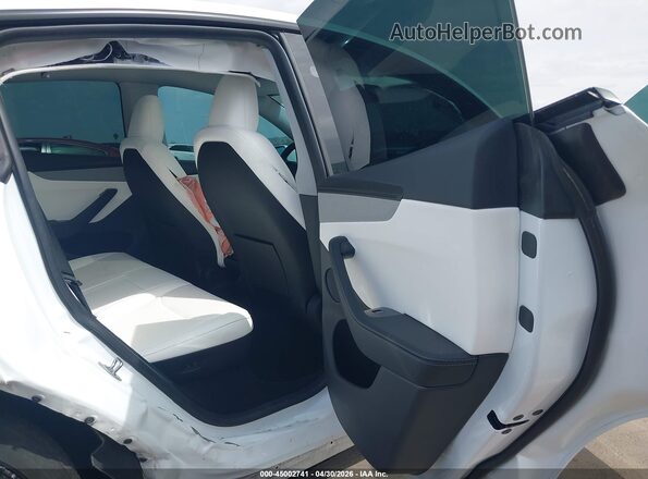 7SAYGDED2TA468528 2026 TESLA MODEL Y White 
