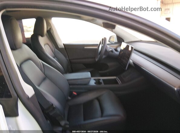 7SAYGDED3RF163938 2024 TESLA MODEL Y White Вид салону спереду