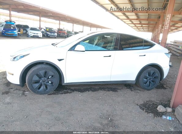 7SAYGDED3RF163938 2024 TESLA MODEL Y White Вид задньої частини салону