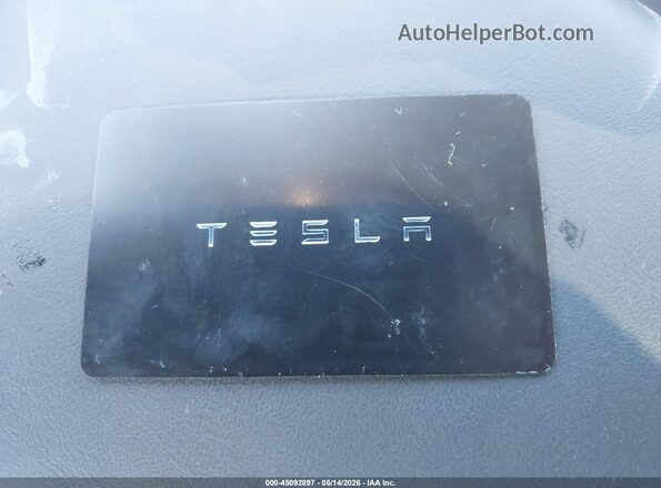 7SAYGDED4SA377551 2025 TESLA MODEL Y Gray Vista del salpicadero